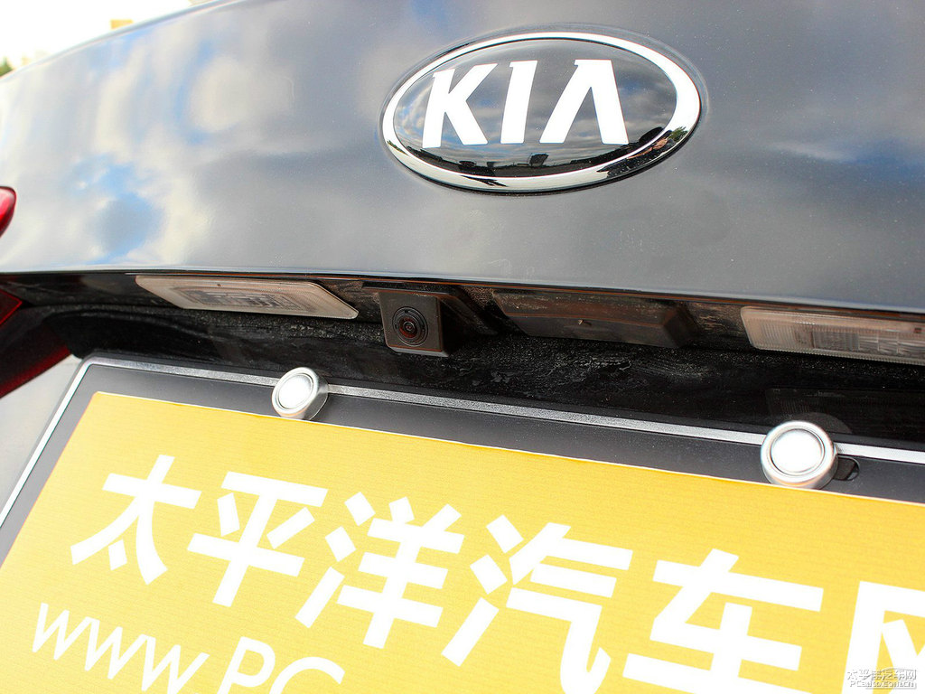檀木黑起亞K5凱酷車尾外觀圖片