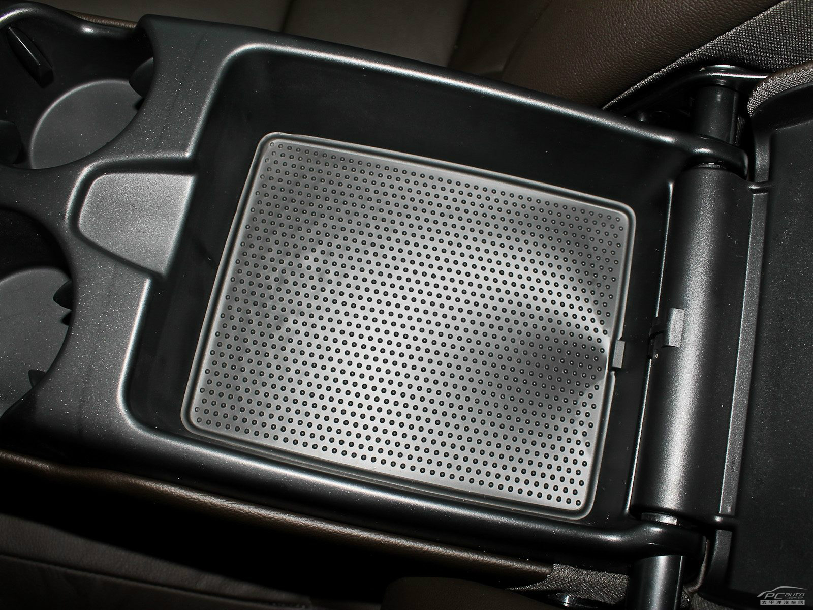 沃爾沃S60空間高清大圖