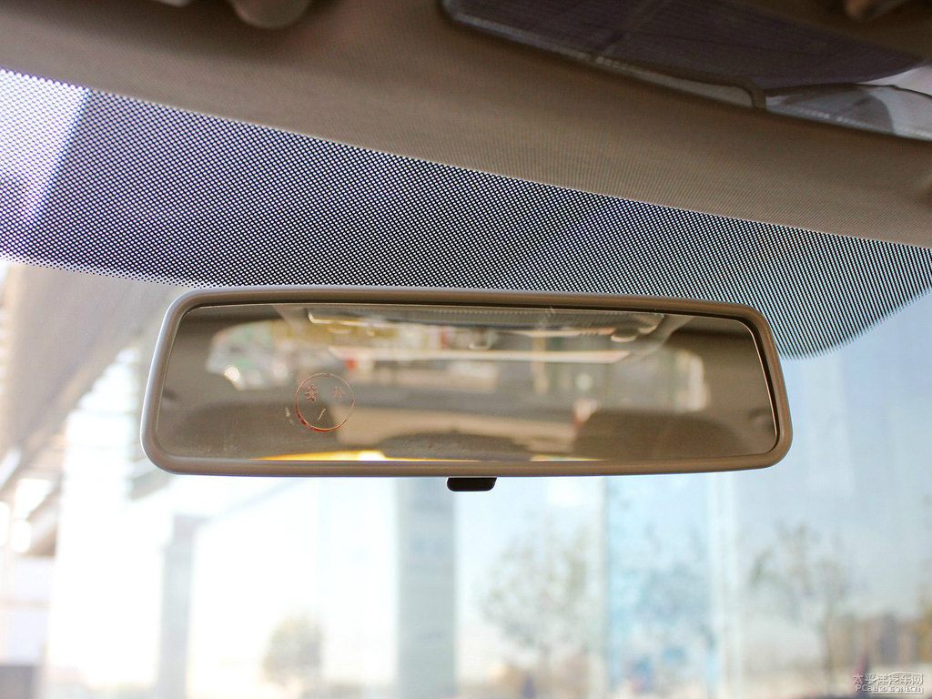 法蘭紅晶銳車廂內(nèi)飾圖片
