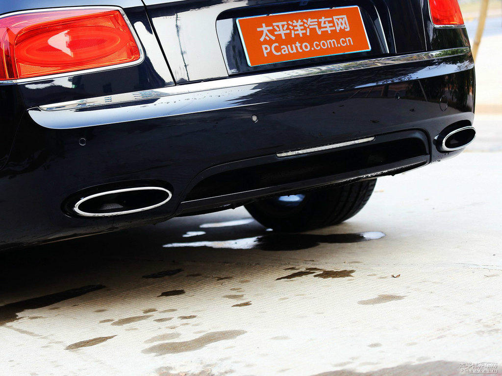 黑色飛馳車尾外觀圖片