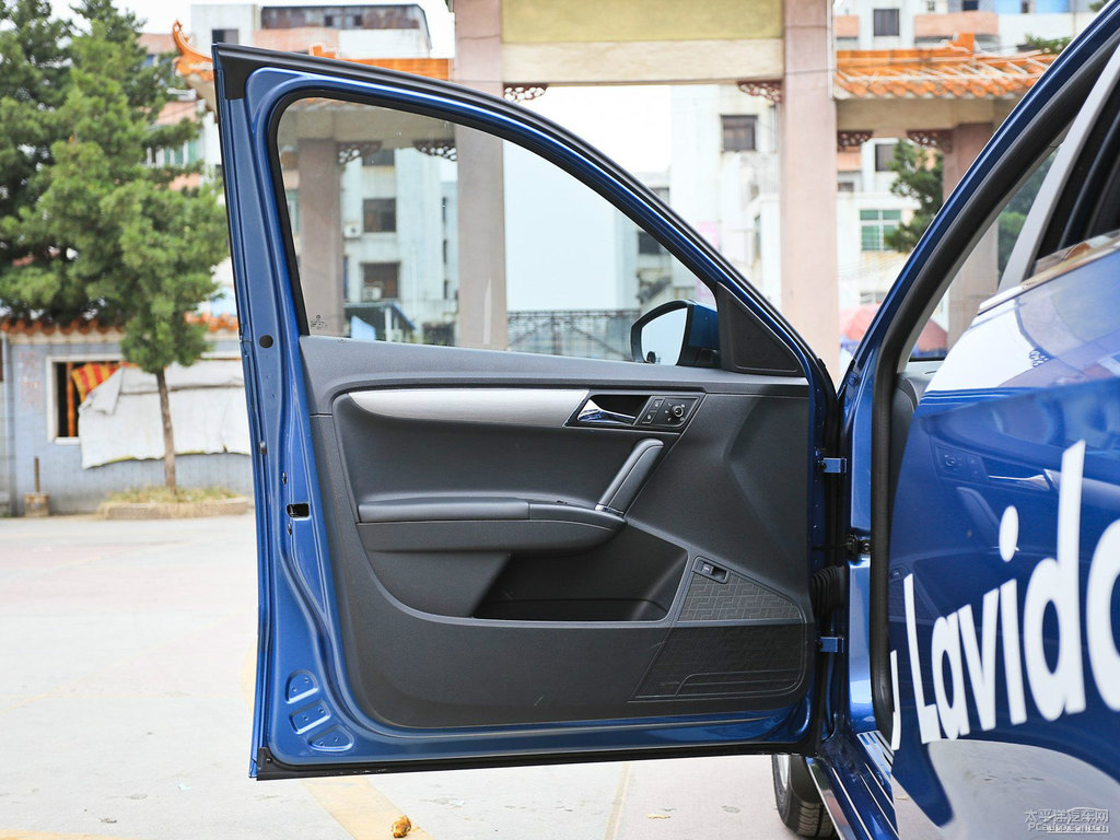 風采藍朗逸車廂內(nèi)飾圖片