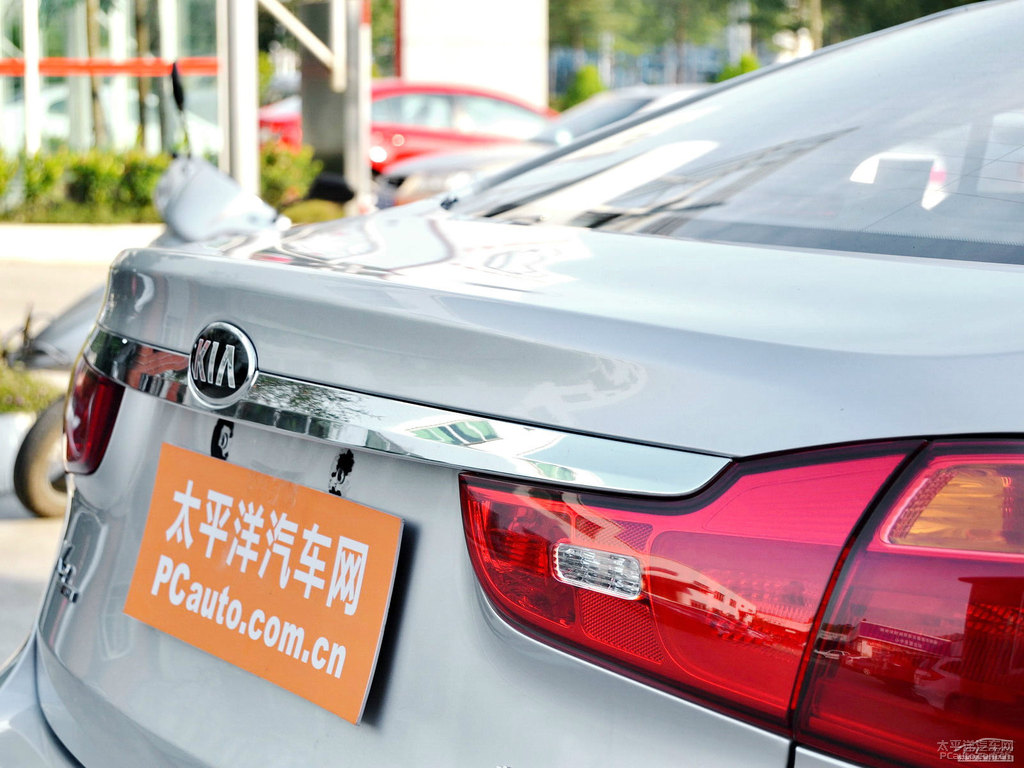 鉆石銀起亞K3車尾外觀圖片
