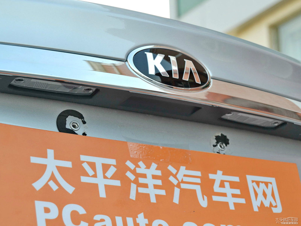 鉆石銀起亞K3車尾外觀圖片
