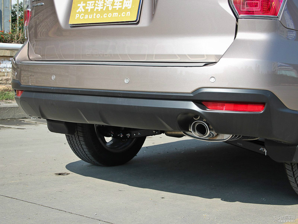 古銅香檳金森林人車尾外觀圖片