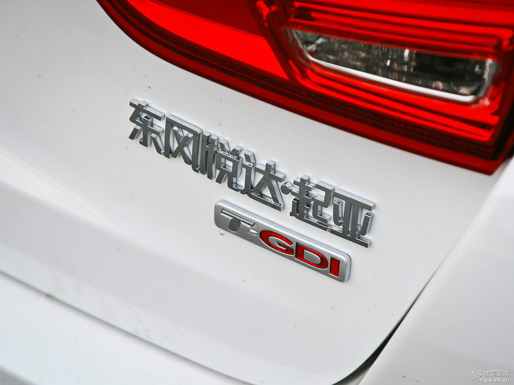 珍珠白起亞K5凱酷車尾外觀圖片