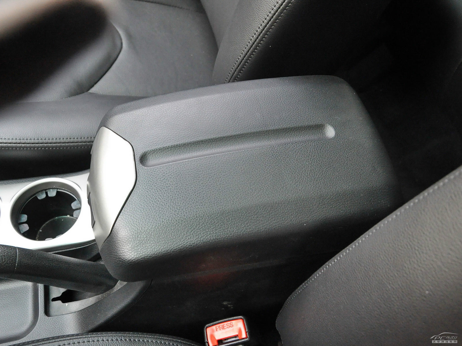 奧軒GX5內(nèi)飾高清大圖