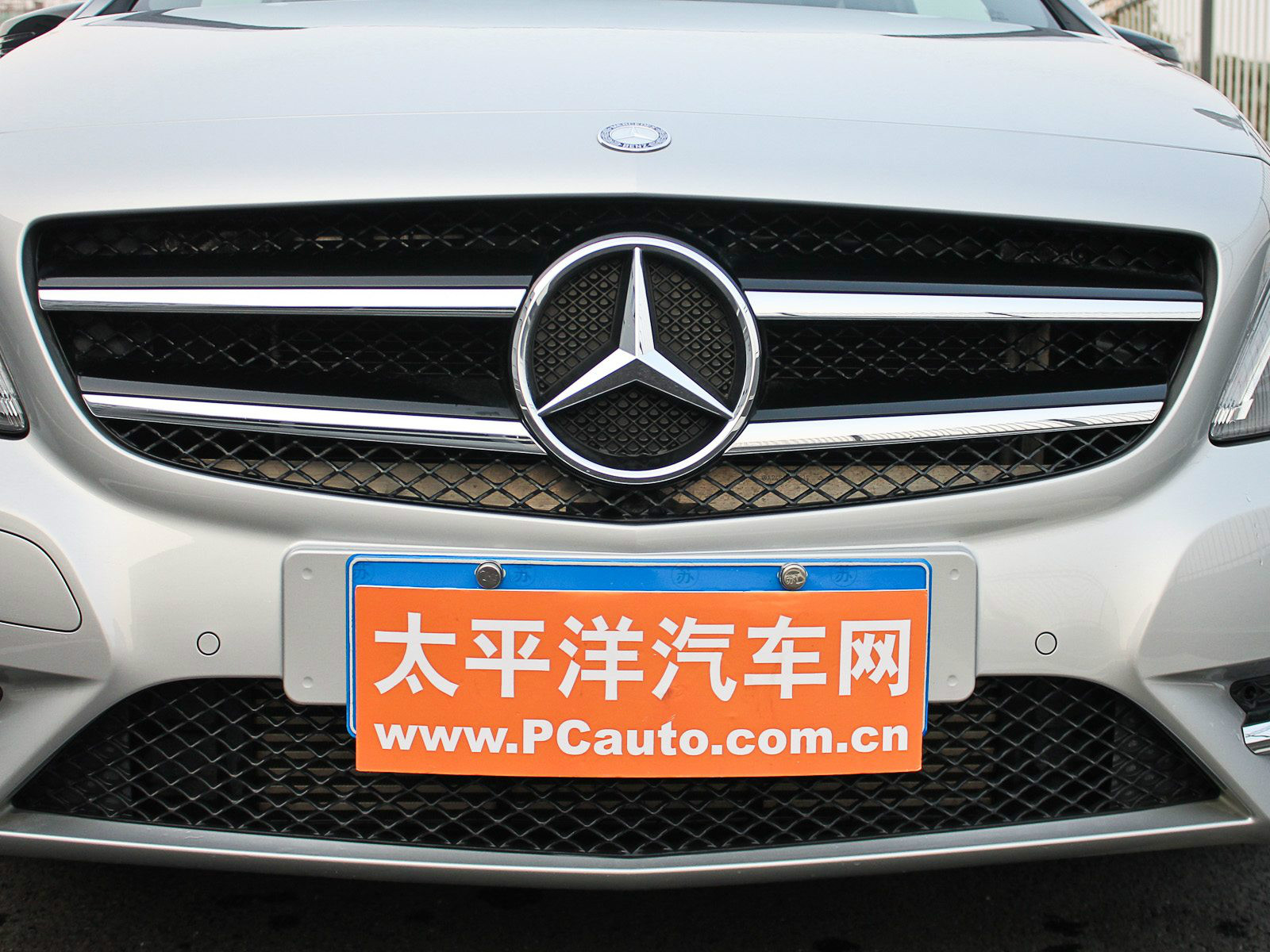 奔馳B級(jí)外觀高清大圖