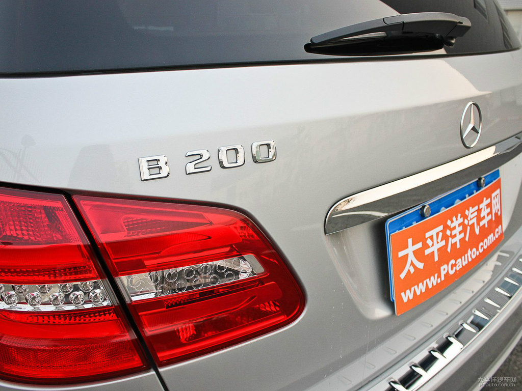 北極銀奔馳B級車尾外觀圖片