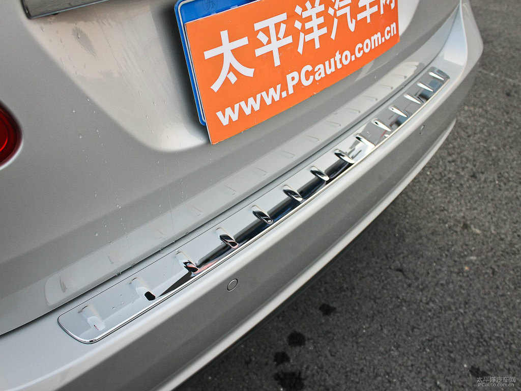 北極銀奔馳B級車尾外觀圖片