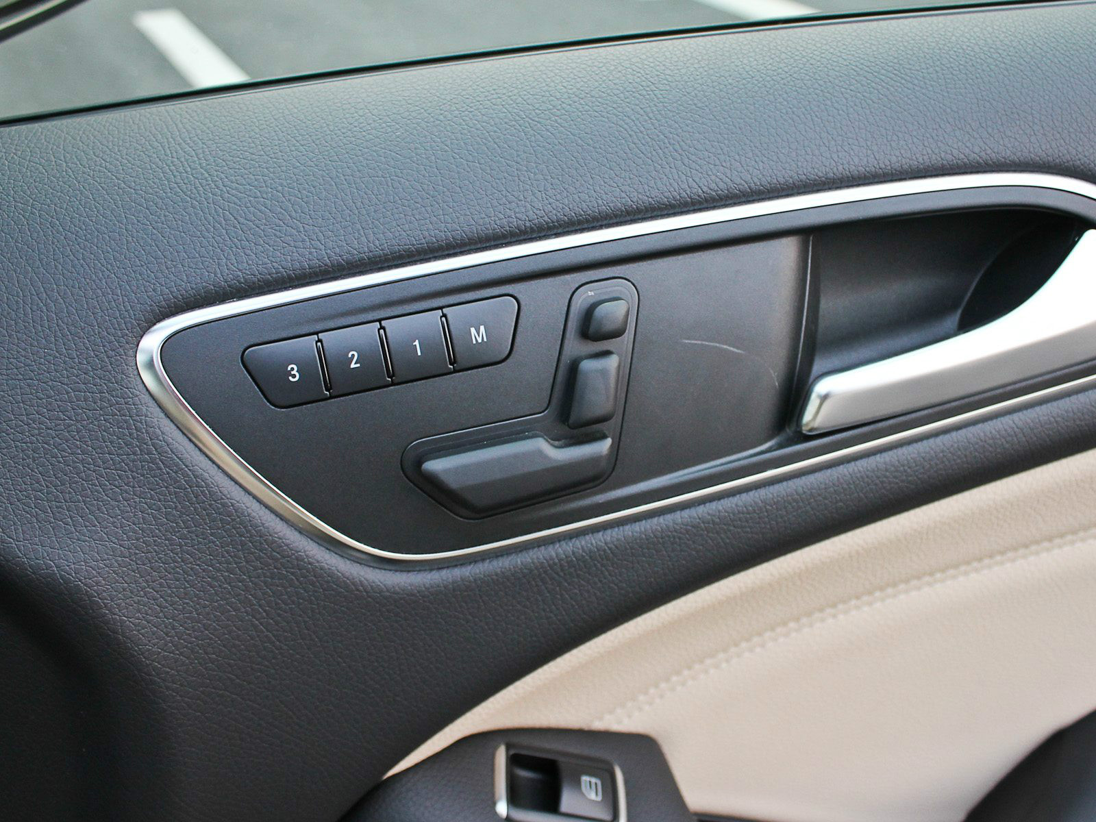 奔馳B級內(nèi)飾高清大圖