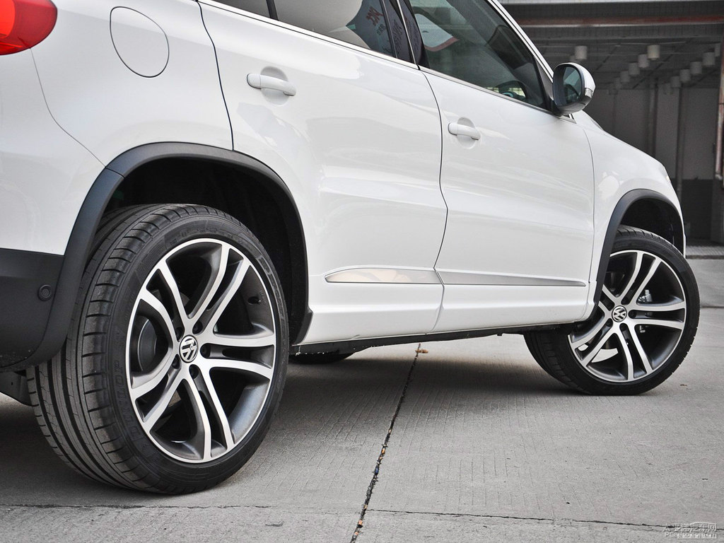 ɫTiguan܇^DƬ