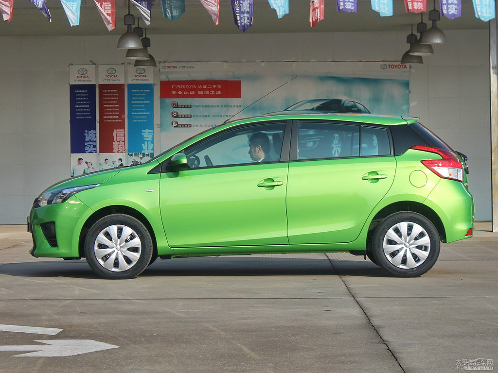 炫彩綠YARiS L 致炫整車外觀外觀圖片