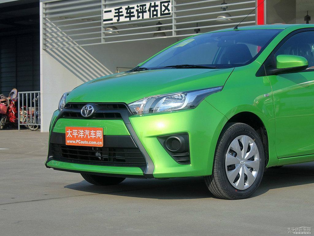 炫彩綠YARiS L 致炫車頭外觀圖片