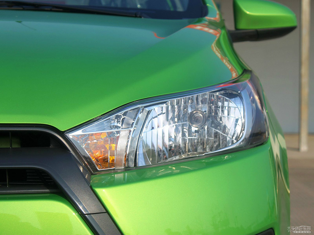 炫彩綠YARiS L 致炫車頭外觀圖片