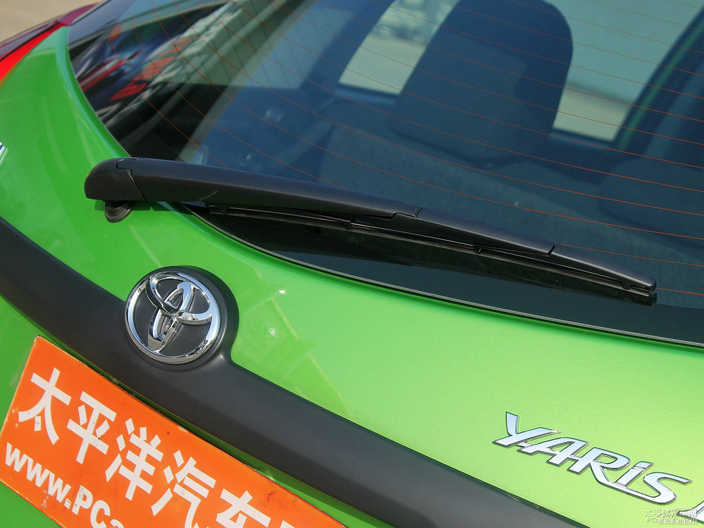 炫彩綠YARiS L 致炫車尾外觀圖片