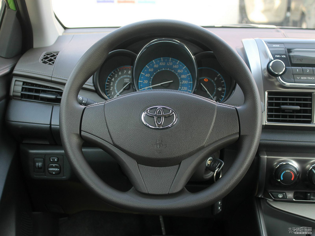 炫彩綠YARiS L 致炫中控內(nèi)飾圖片