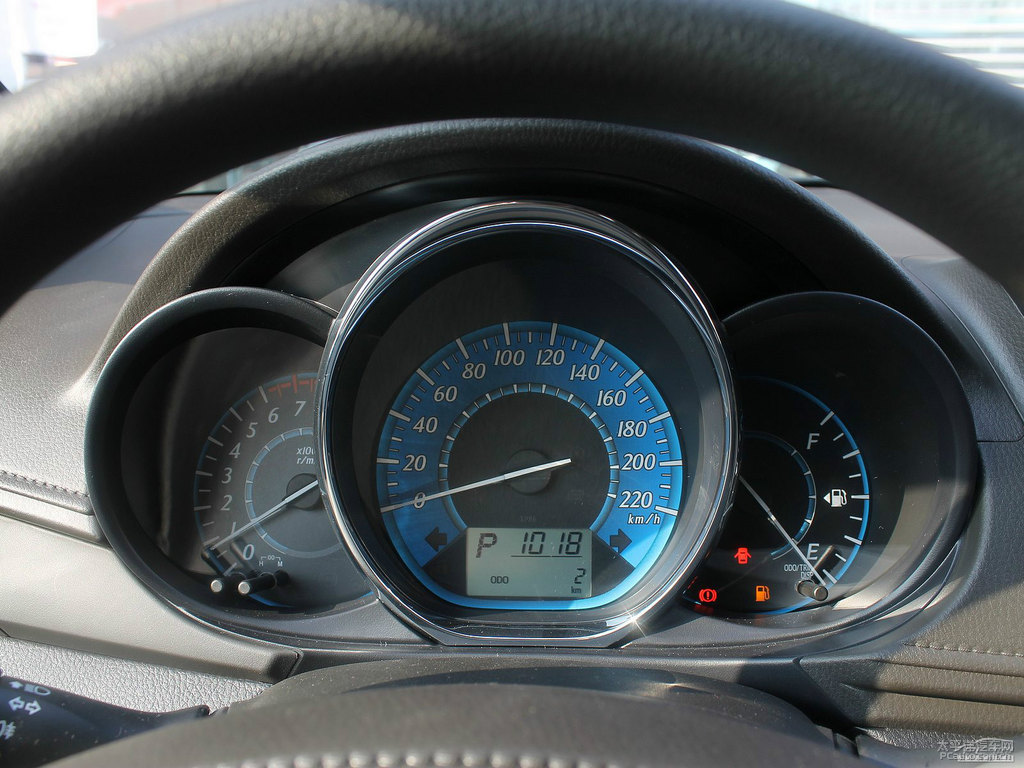 炫彩綠YARiS L 致炫中控內(nèi)飾圖片