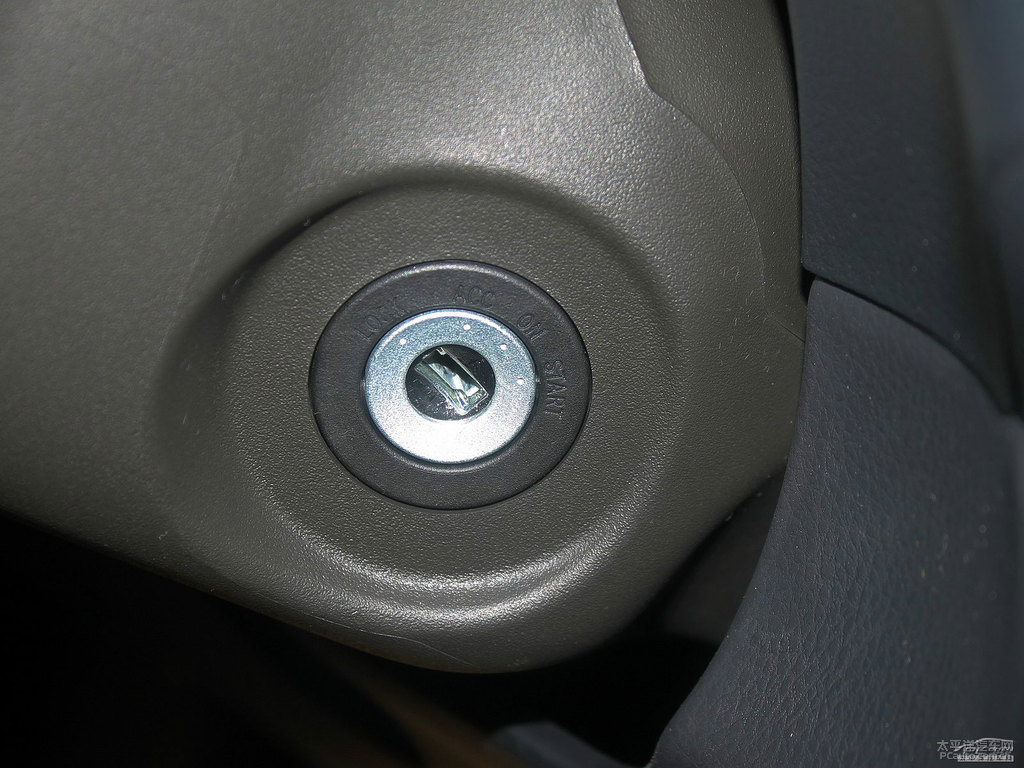 炫彩綠YARiS L 致炫中控內飾圖片