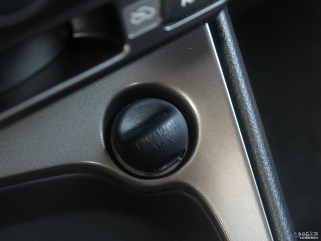 炫彩綠YARiS L 致炫中控內(nèi)飾圖片