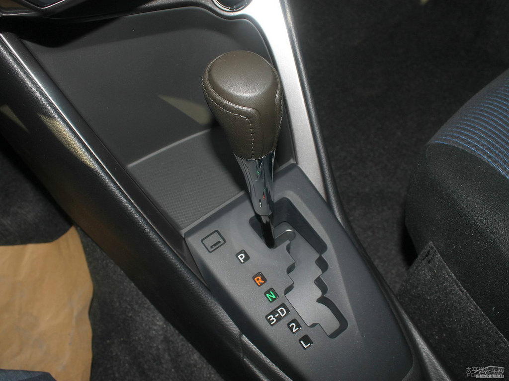 炫彩綠YARiS L 致炫中控內(nèi)飾圖片