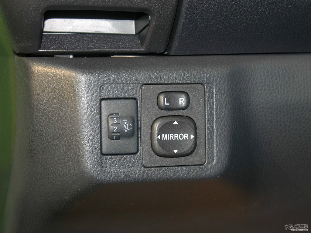 炫彩綠YARiS L 致炫中控內(nèi)飾圖片