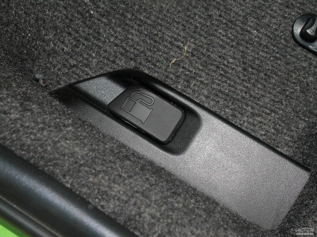 炫彩綠YARiS L 致炫車廂內(nèi)飾圖片