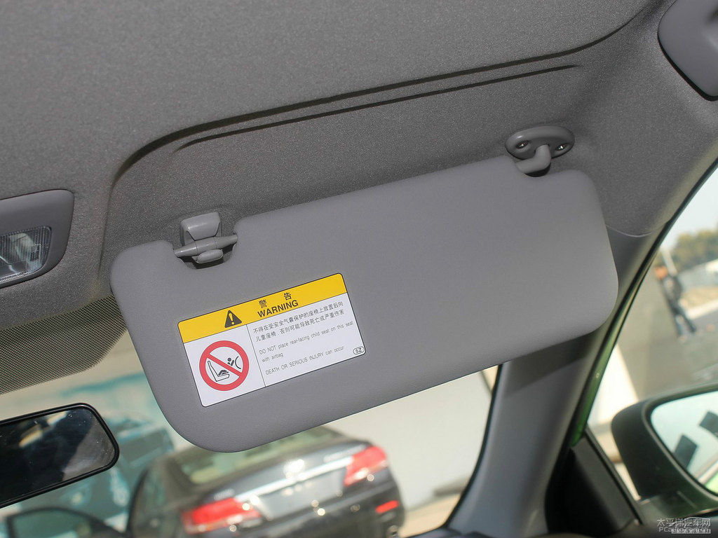 炫彩綠YARiS L 致炫車廂內(nèi)飾圖片