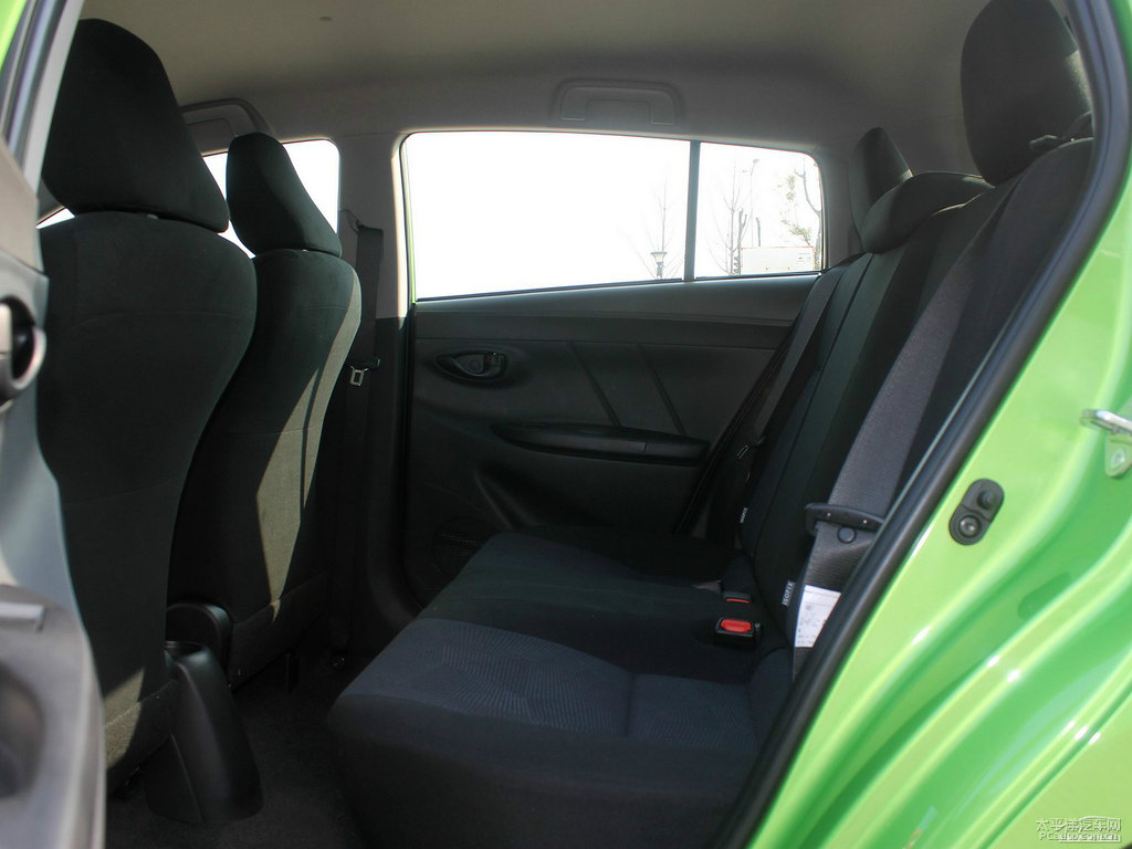 炫彩綠YARiS L 致炫駕乘空間空間圖片
