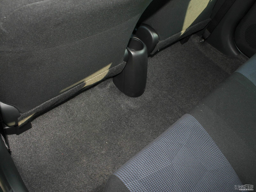 炫彩綠YARiS L 致炫駕乘空間空間圖片