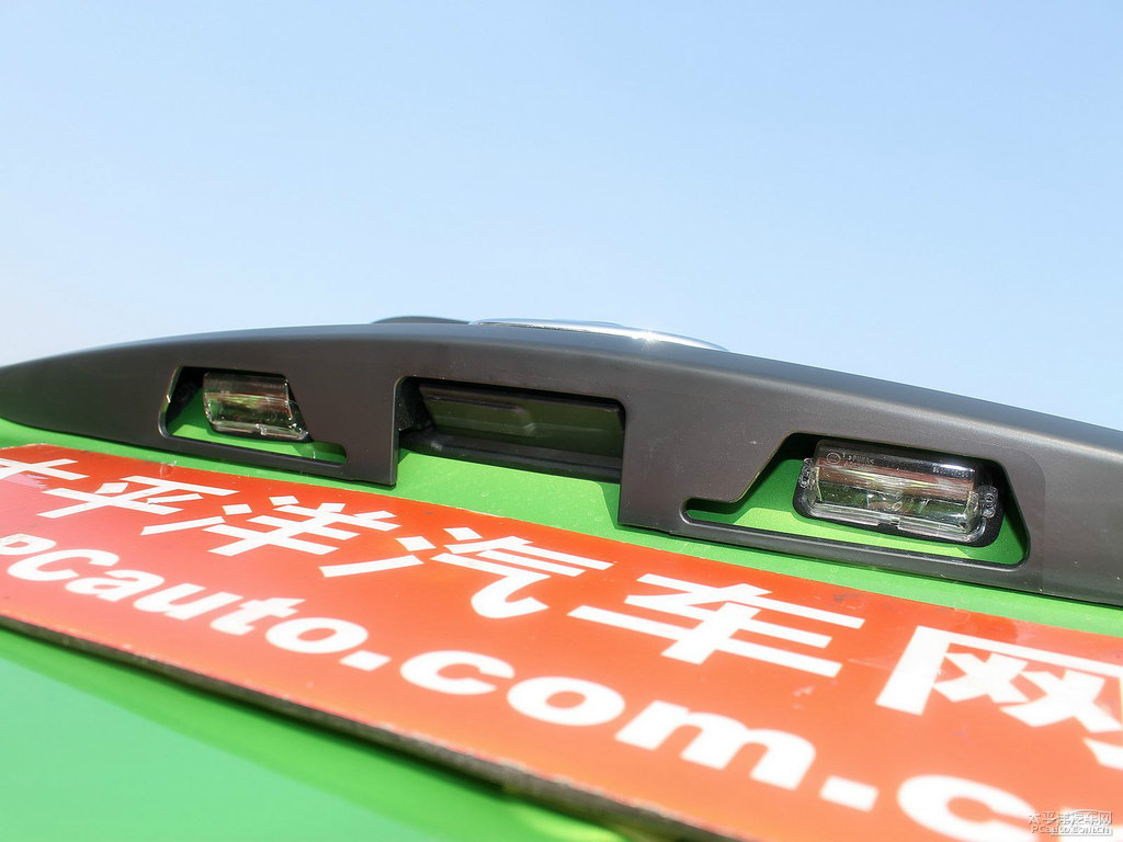 炫彩綠YARiS L 致炫后備廂空間圖片