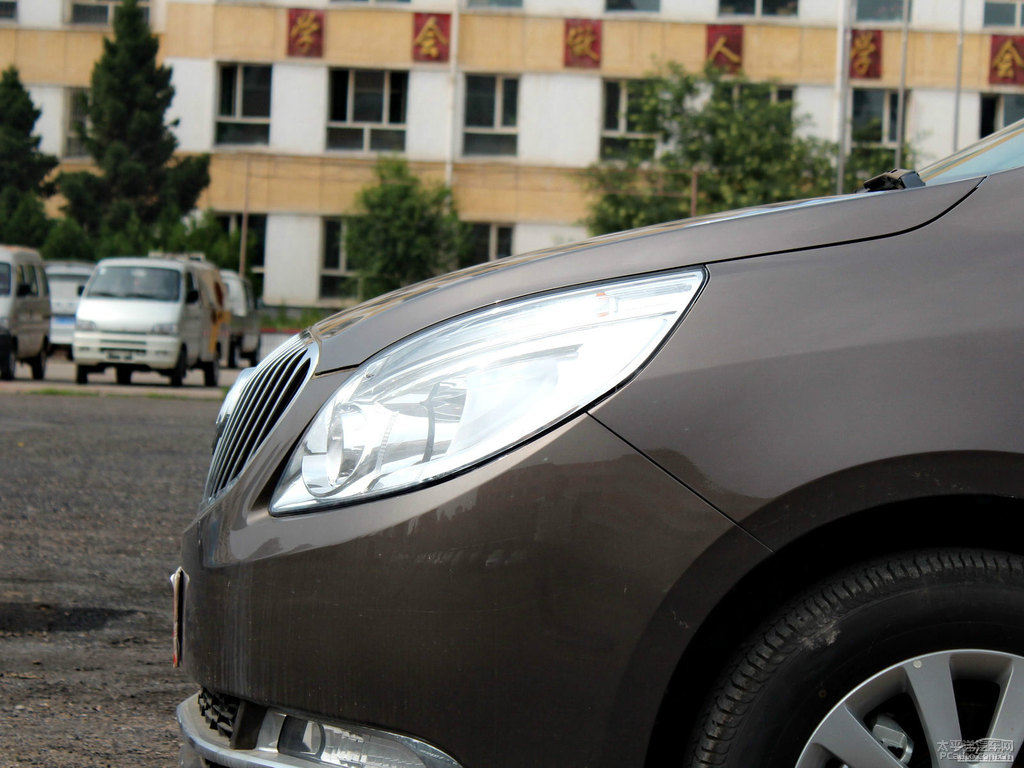 琥珀金別克GL8車(chē)頭外觀圖片
