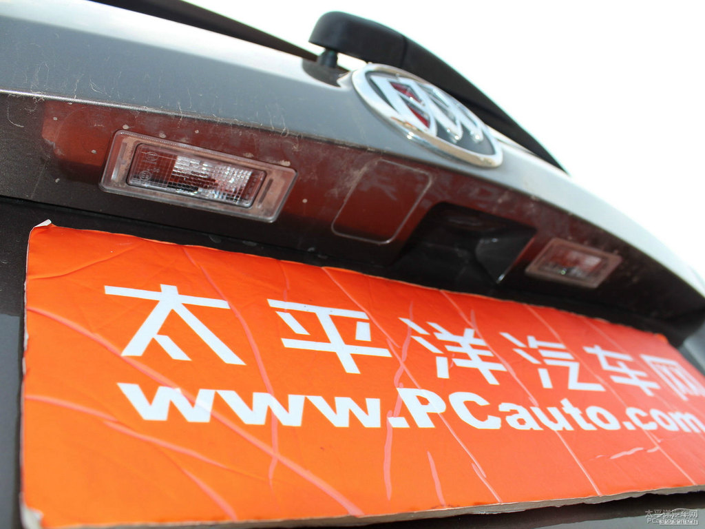 琥珀金別克GL8車尾外觀圖片