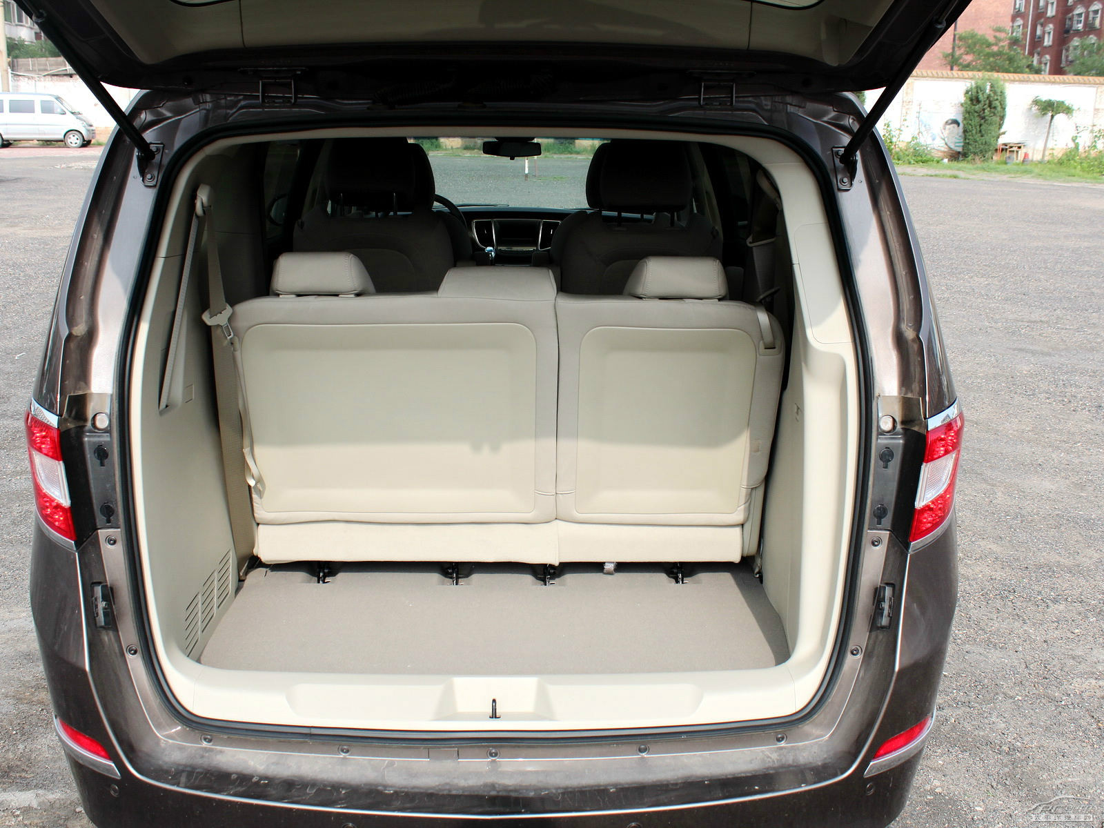 別克GL8空間高清大圖