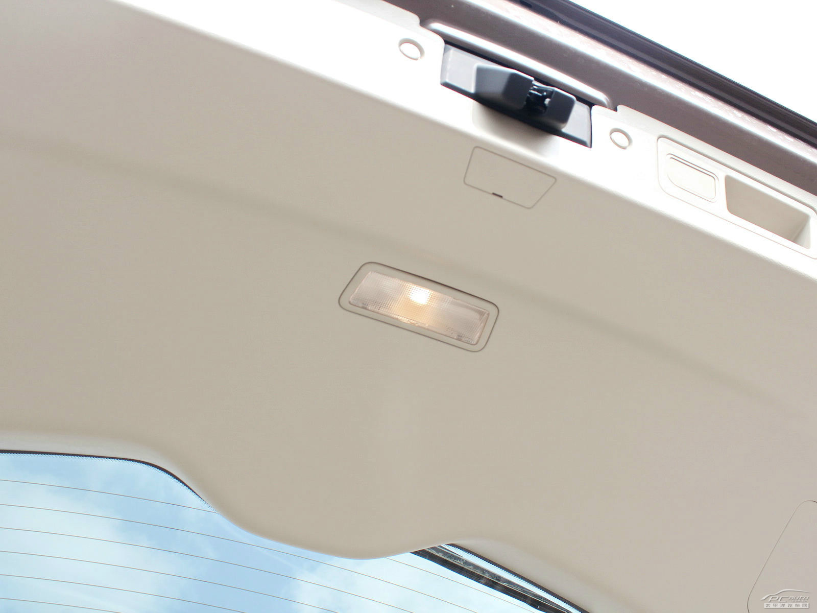 別克GL8空間高清大圖