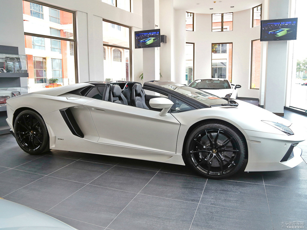 非金屬漆白色Aventador整車外觀外觀圖片