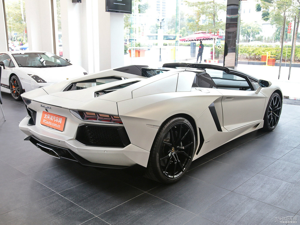 非金屬漆白色Aventador整車外觀外觀圖片
