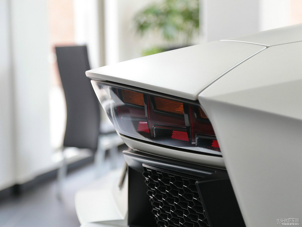 啞光漆白色Aventador車尾外觀圖片