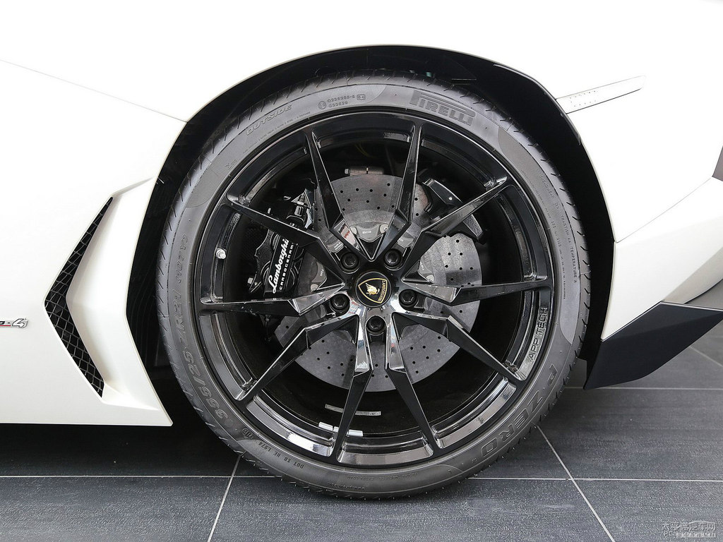 啞光漆白色Aventador車身外觀圖片
