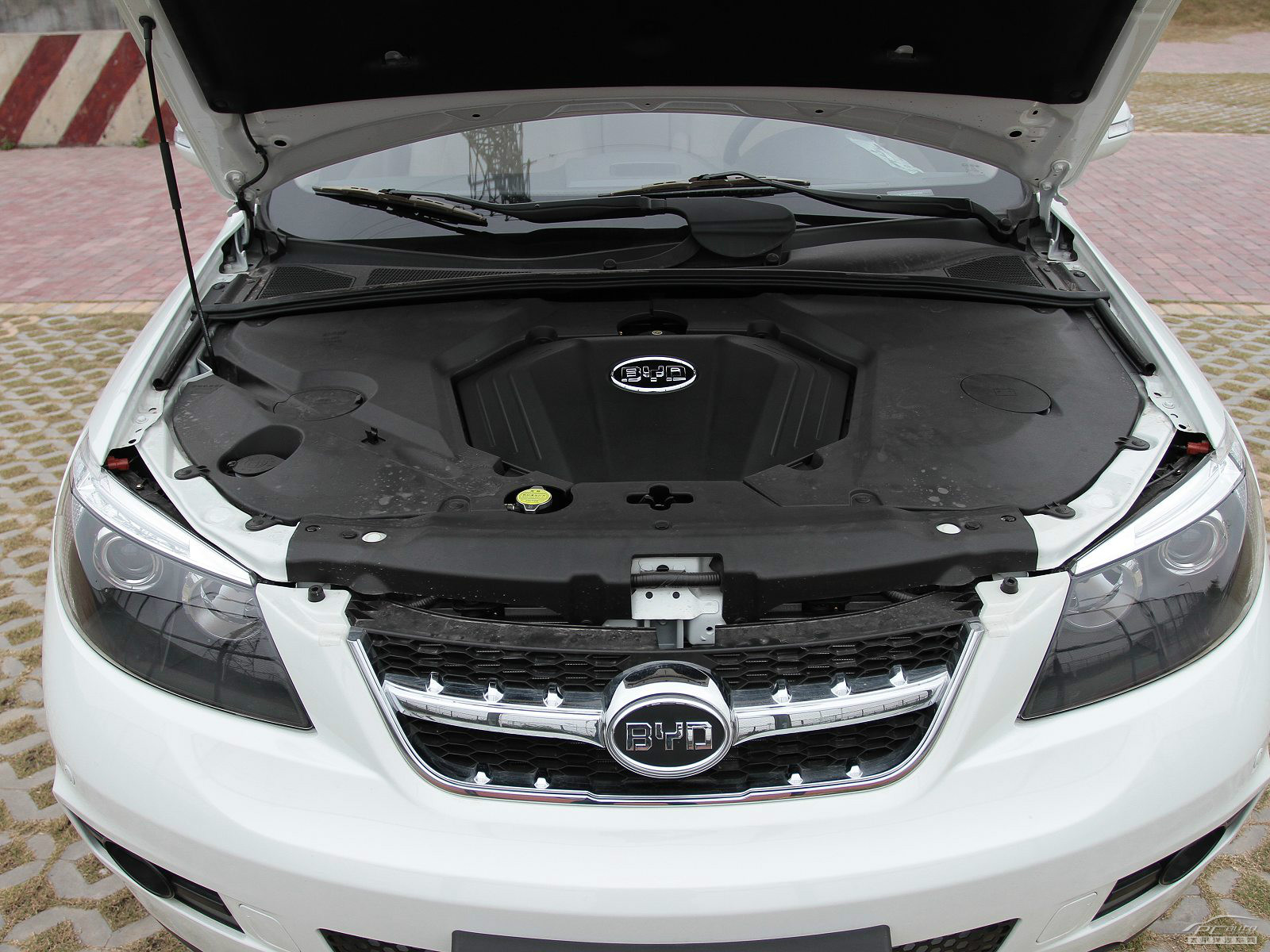 比亞迪S6細(xì)節(jié)高清大圖