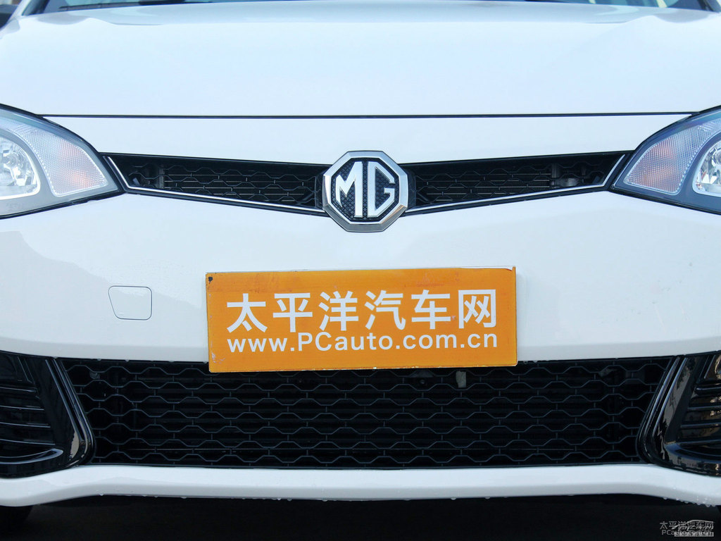 圣峰白MG6車頭外觀圖片