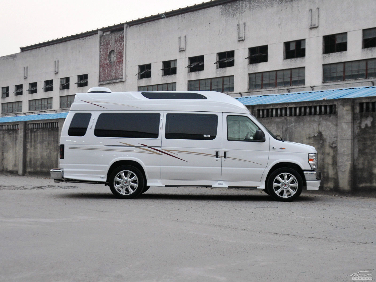 福特E350外觀高清大圖