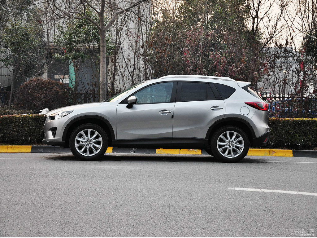 格調(diào)灰馬自達CX-5整車外觀外觀圖片