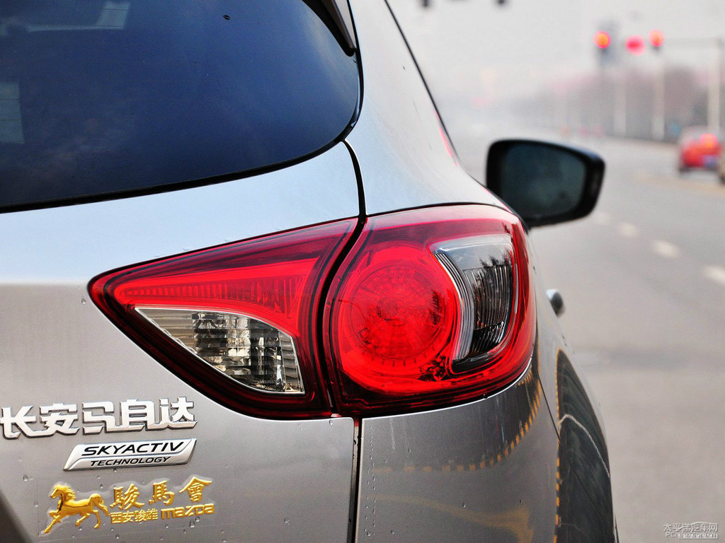 格調(diào)灰馬自達(dá)CX-5車尾外觀圖片