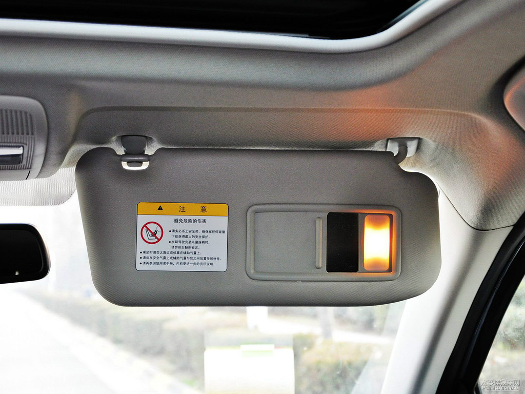 格調(diào)灰馬自達(dá)CX-5車(chē)廂內(nèi)飾圖片