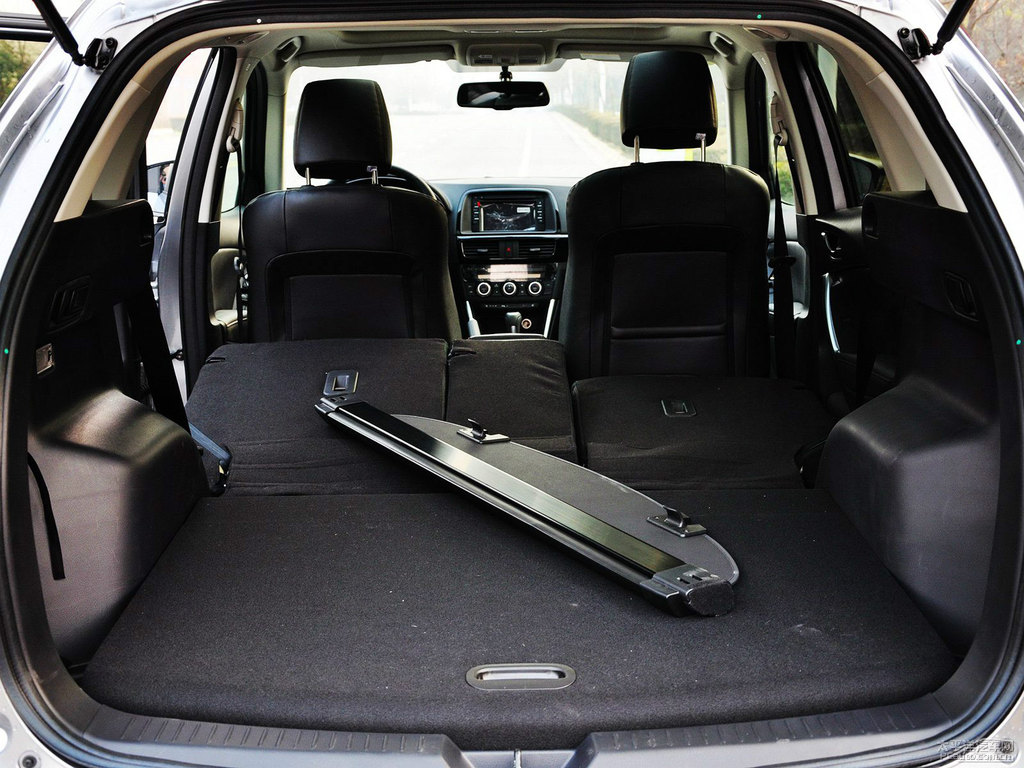 格調灰馬自達CX-5后備廂空間圖片