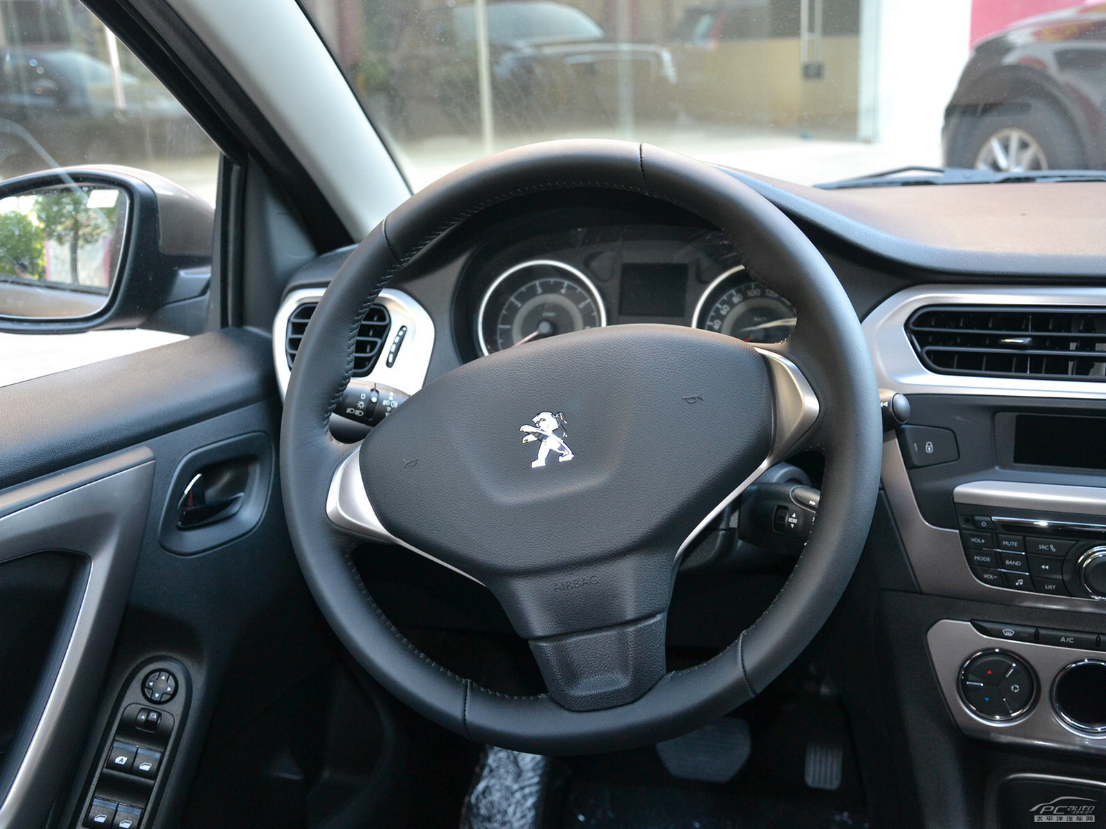 標(biāo)致301內(nèi)飾高清大圖