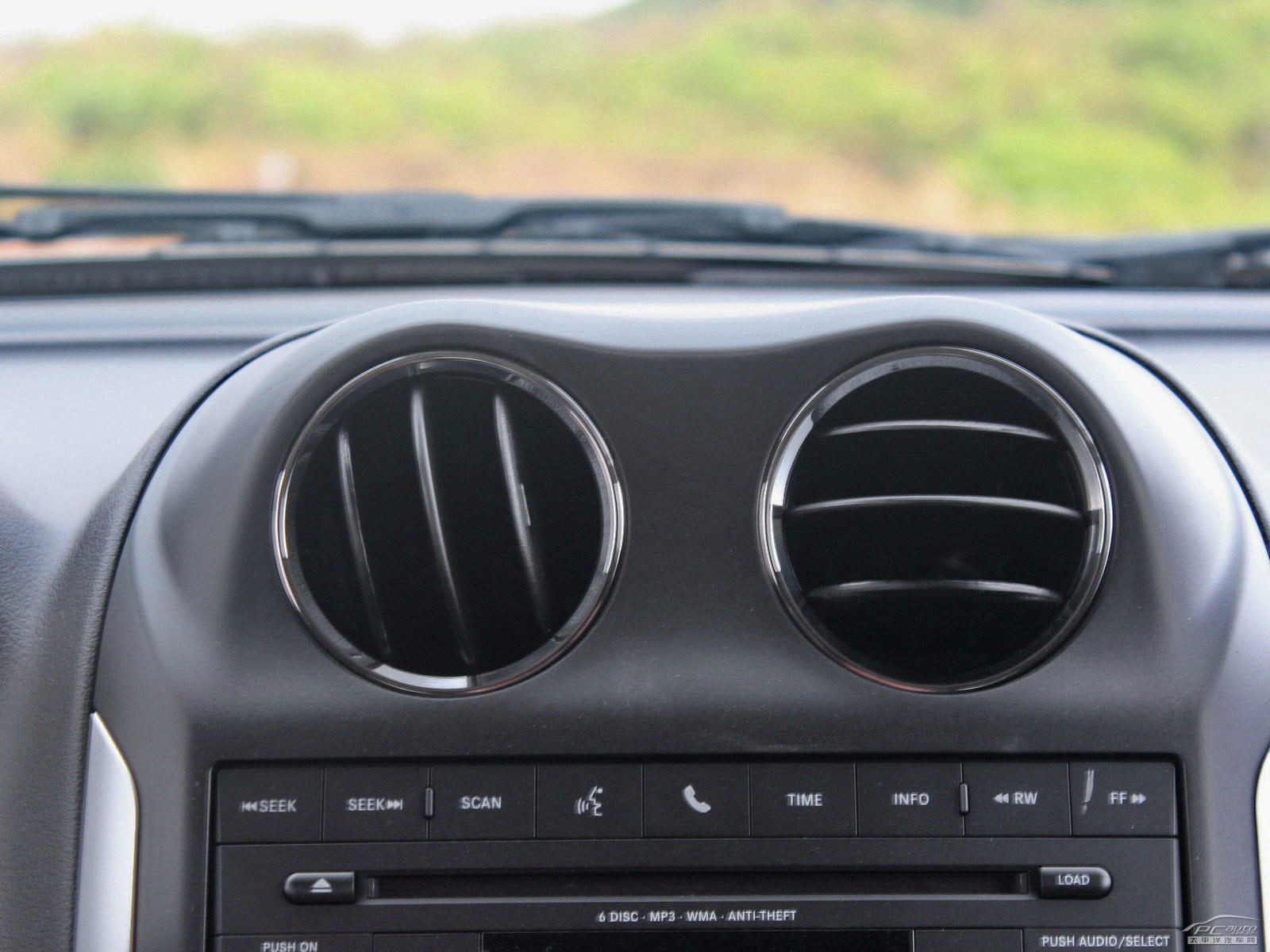 指南者(進(jìn)口)內(nèi)飾高清大圖