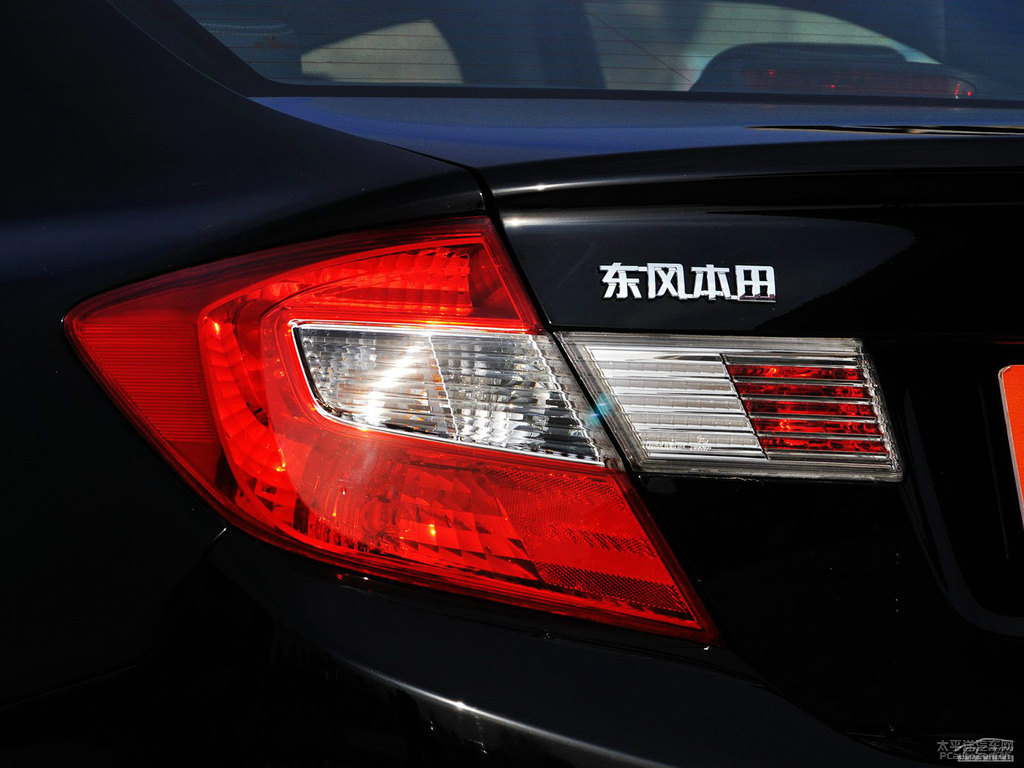 彩晶黑思域車尾外觀圖片