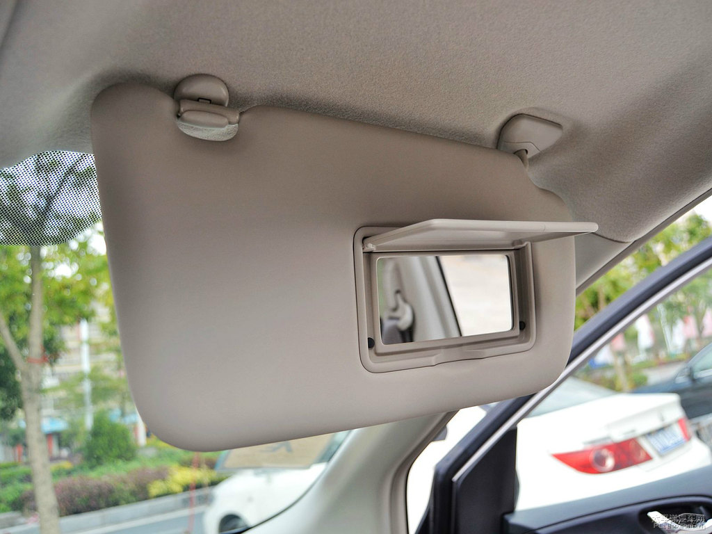 翡麗灰騏達車廂內(nèi)飾圖片