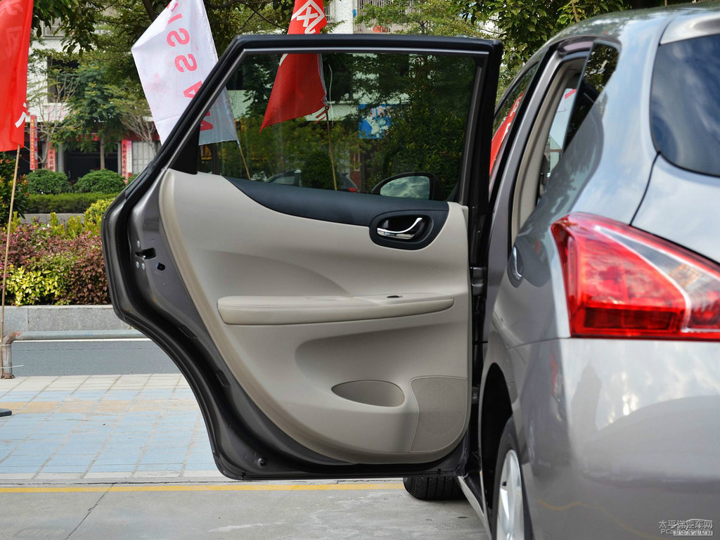翡麗灰騏達(dá)車(chē)廂內(nèi)飾圖片